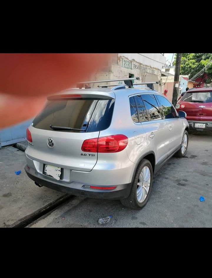 Volkswagen Tiguan SE Turbo 4WD 15  Foto 7315753-4.jpg