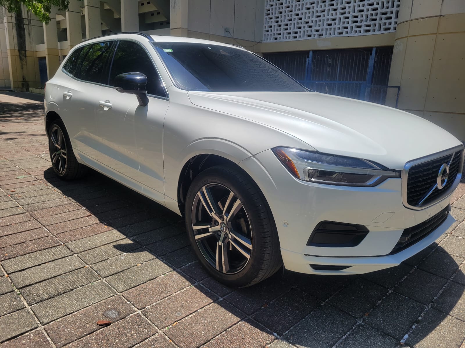 Volvo CX60 T5 Momentum 19  Foto 7315761-2.jpg