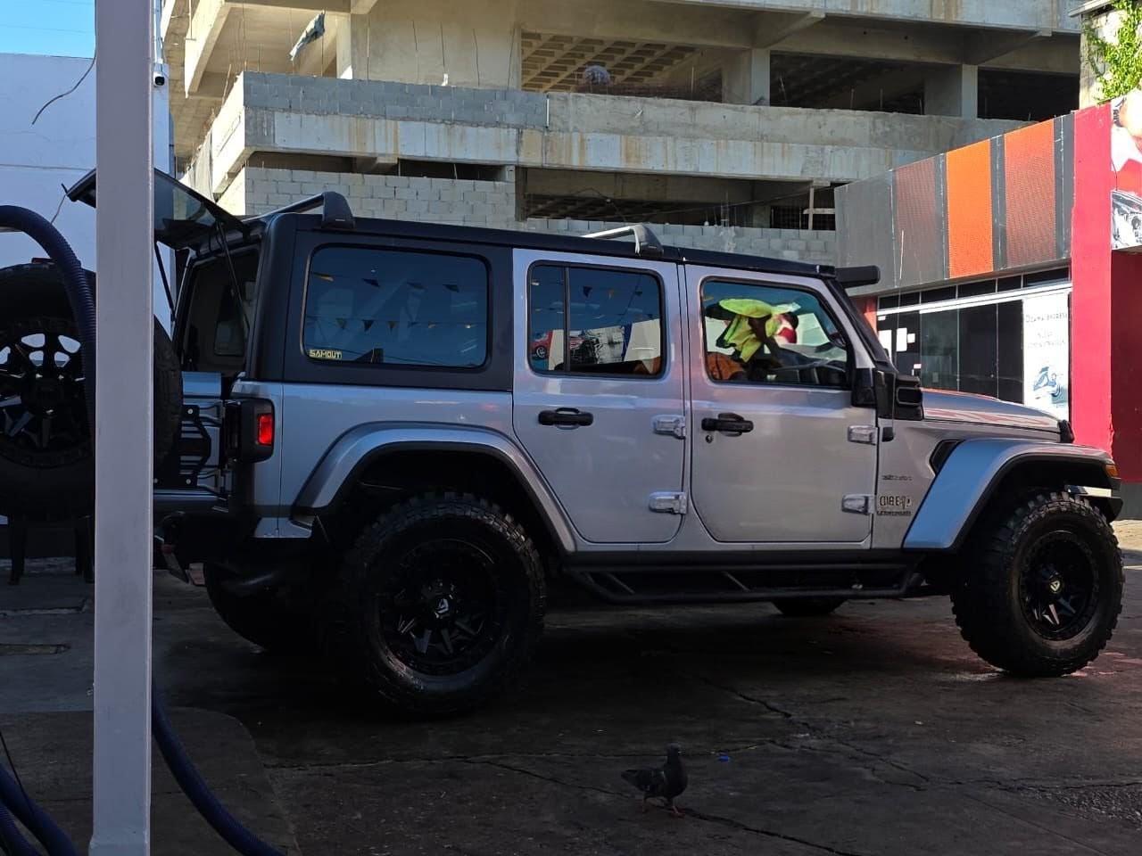 Jeep Wrangler Sahara 4WD 19  Foto 7315765-5.jpg