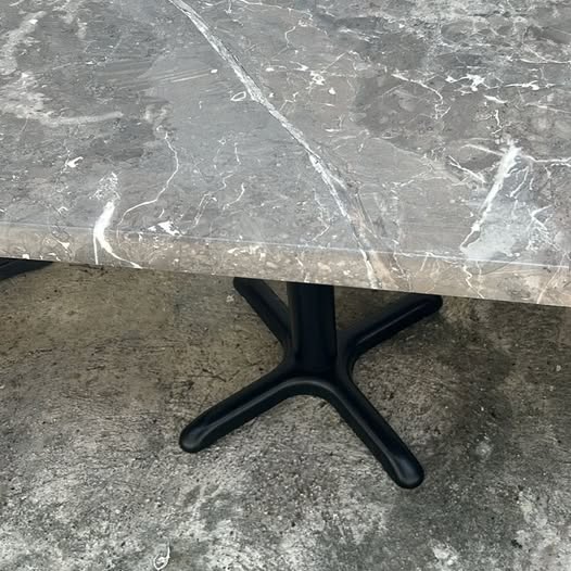 Mesas comerciales con tope tipo mármol para restaurante bar o terraza Foto 7315876-2.jpg