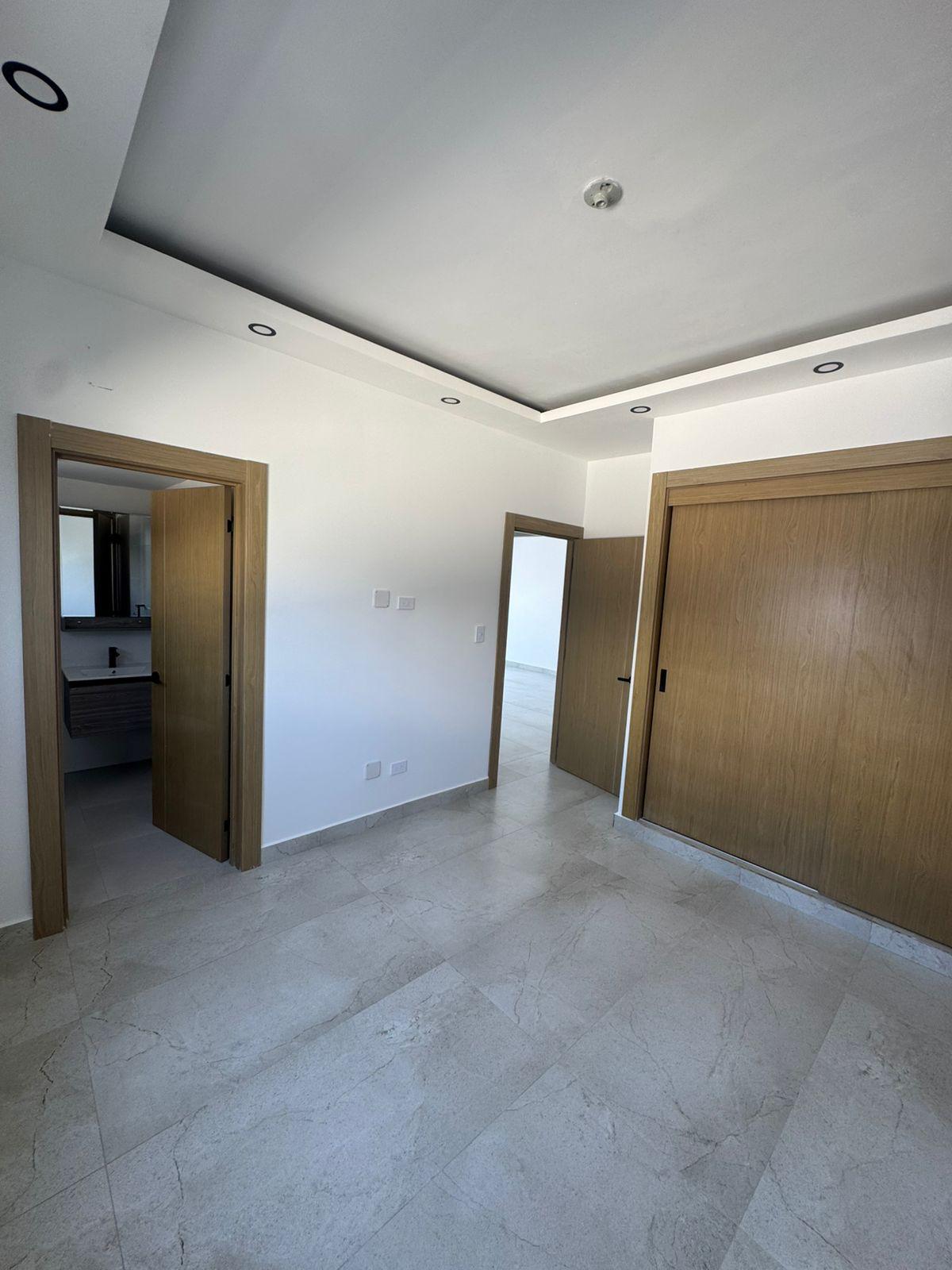 Apartamento a estrenar en alquiler en Evaristo Morales Foto 7315941-5.jpg