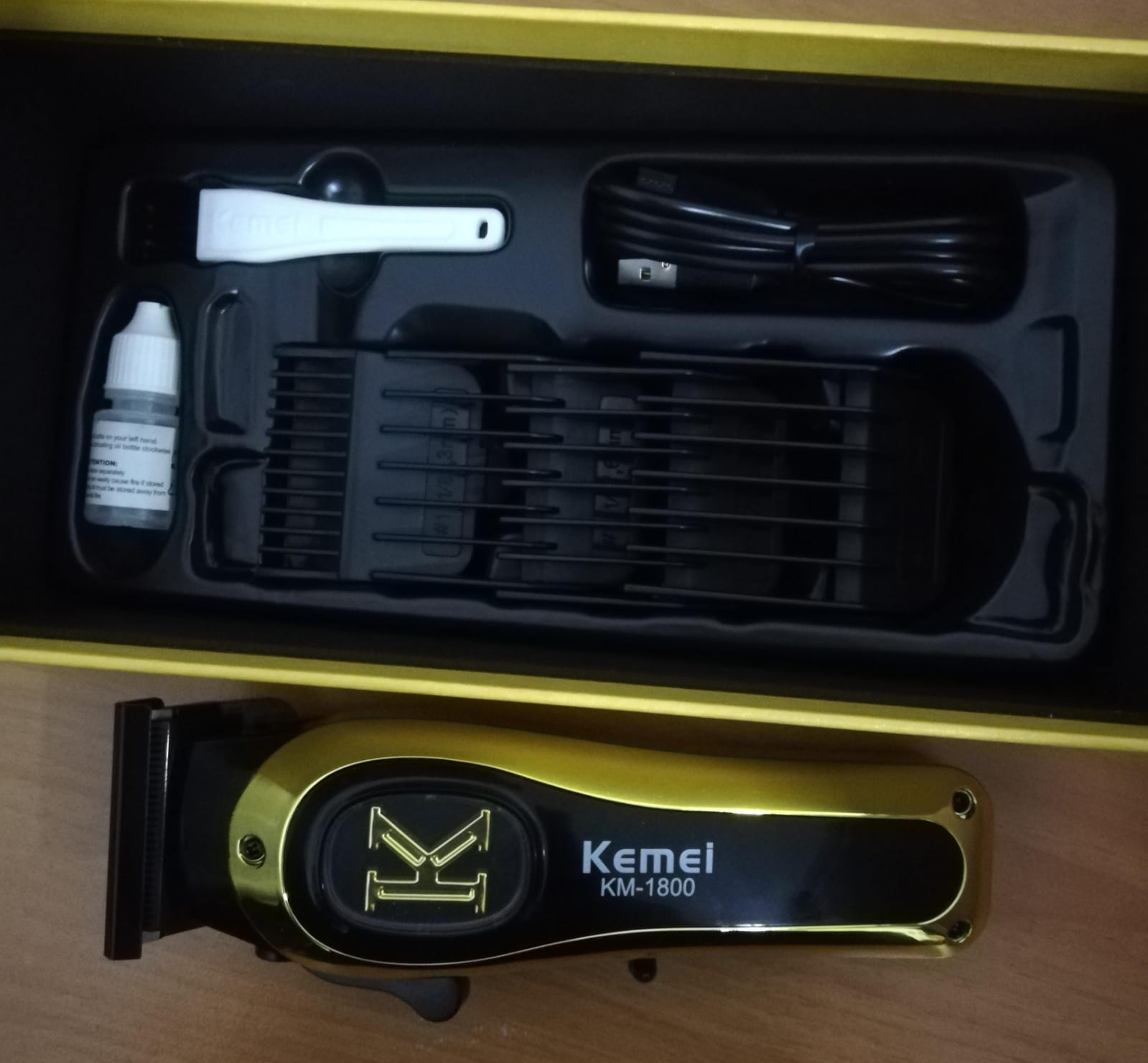 Kemei KM-1800 Cortadora Inalámbrica Profesional para Cabello y Barba Foto 7315993-4.jpg