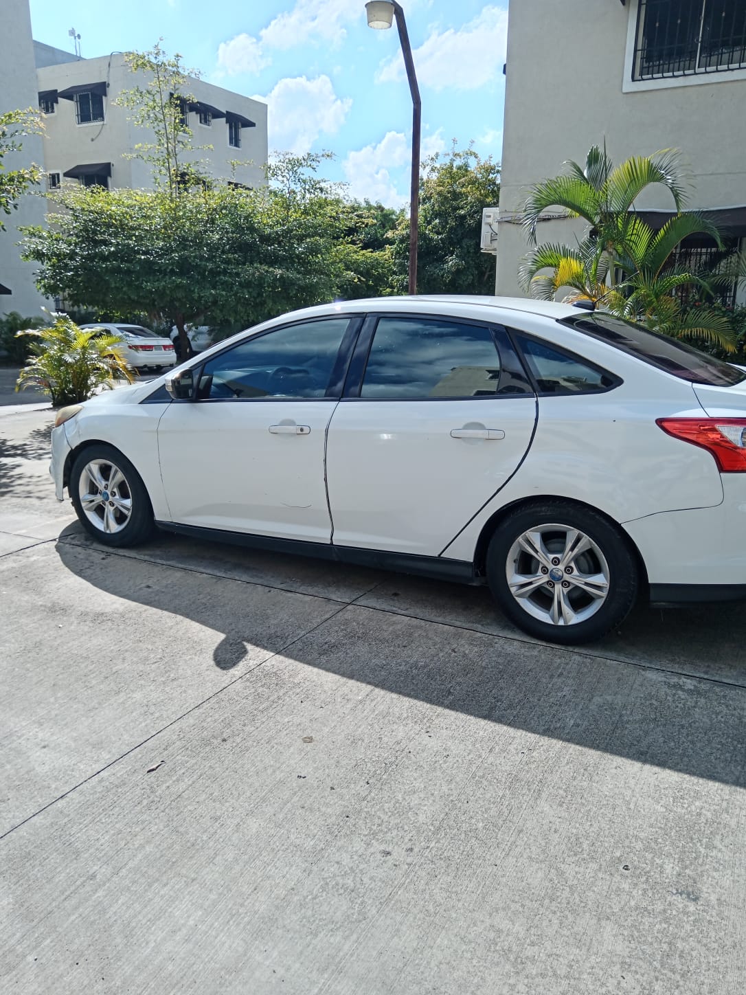 VENDO FORD FOCUS UNA GANGA AIRE QUE PICA Foto 7316122-4.jpg