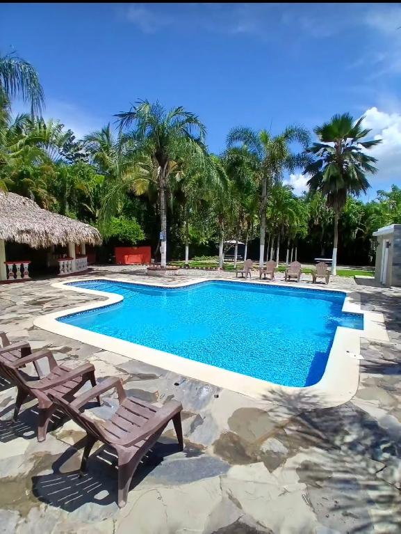 Hermosa Villa en Guerra Santo Domingo Este  Foto 7316262-11.jpg