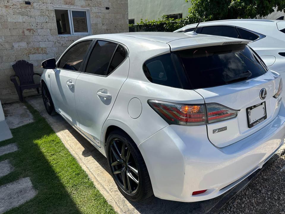 Carro Lexus CT200h FSport de color blanco perla Foto 7316343-3.jpg