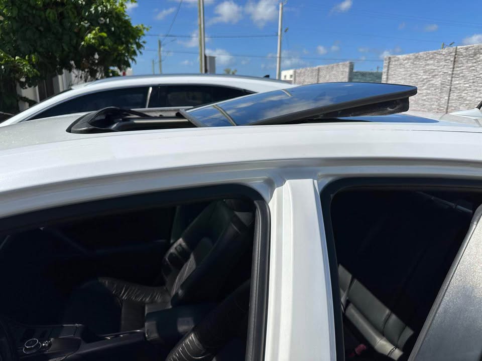 Carro Lexus CT200h FSport de color blanco perla Foto 7316343-9.jpg
