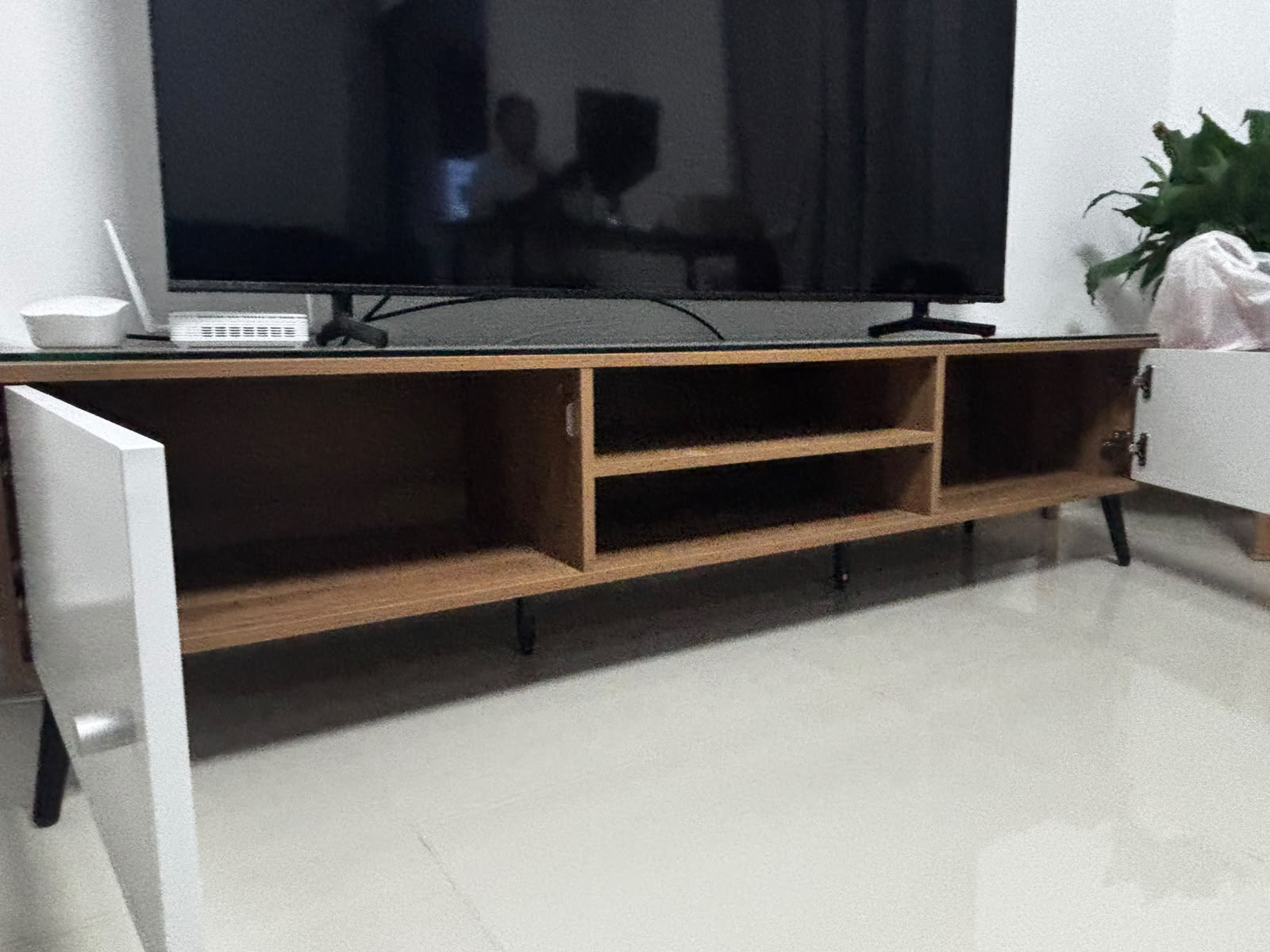 Mueble de TV con vidrio incluido  1.80x40 cm  Foto 7316353-2.jpg