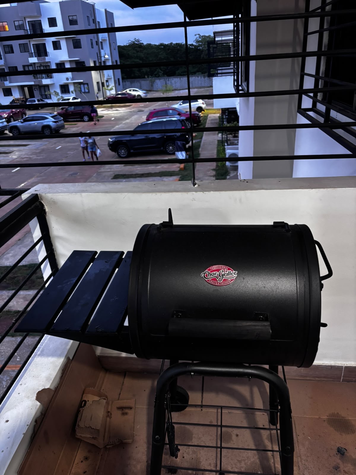 BBQ a carbón en hierro   Foto 7316354-2.jpg
