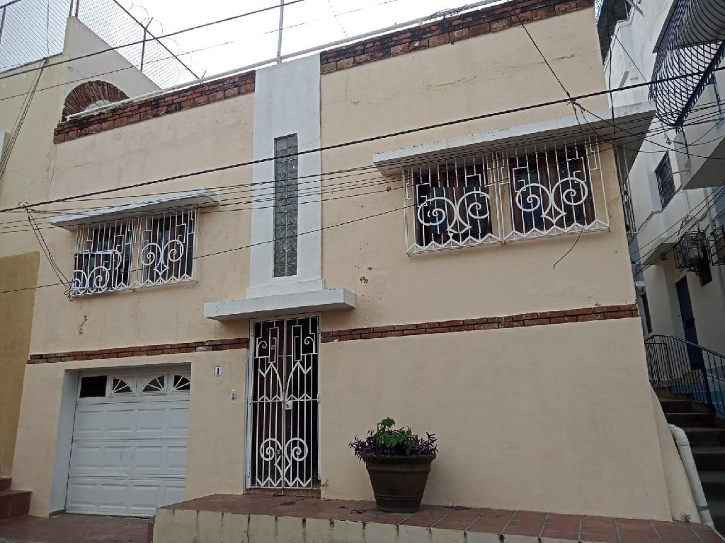 Casa en alquiler de 261 m2 y tres habitaciones en Zona Colonial Foto 7317241-1.jpg