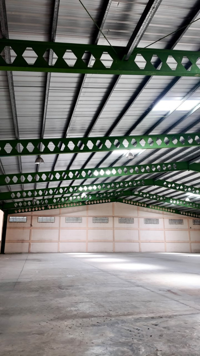 industrial Warehouse for Lease  Located in Herrera  Recently Vacated Foto 7317260-8.jpg