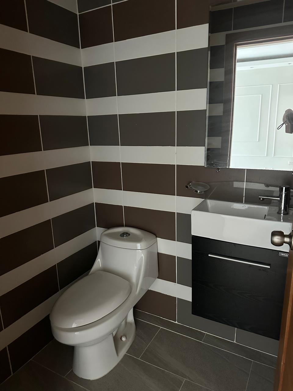 Apartamento en torre 9 niveles 7mo piso 2 parqueos 184 m2 balcon 2asce Foto 7317595-2.jpg