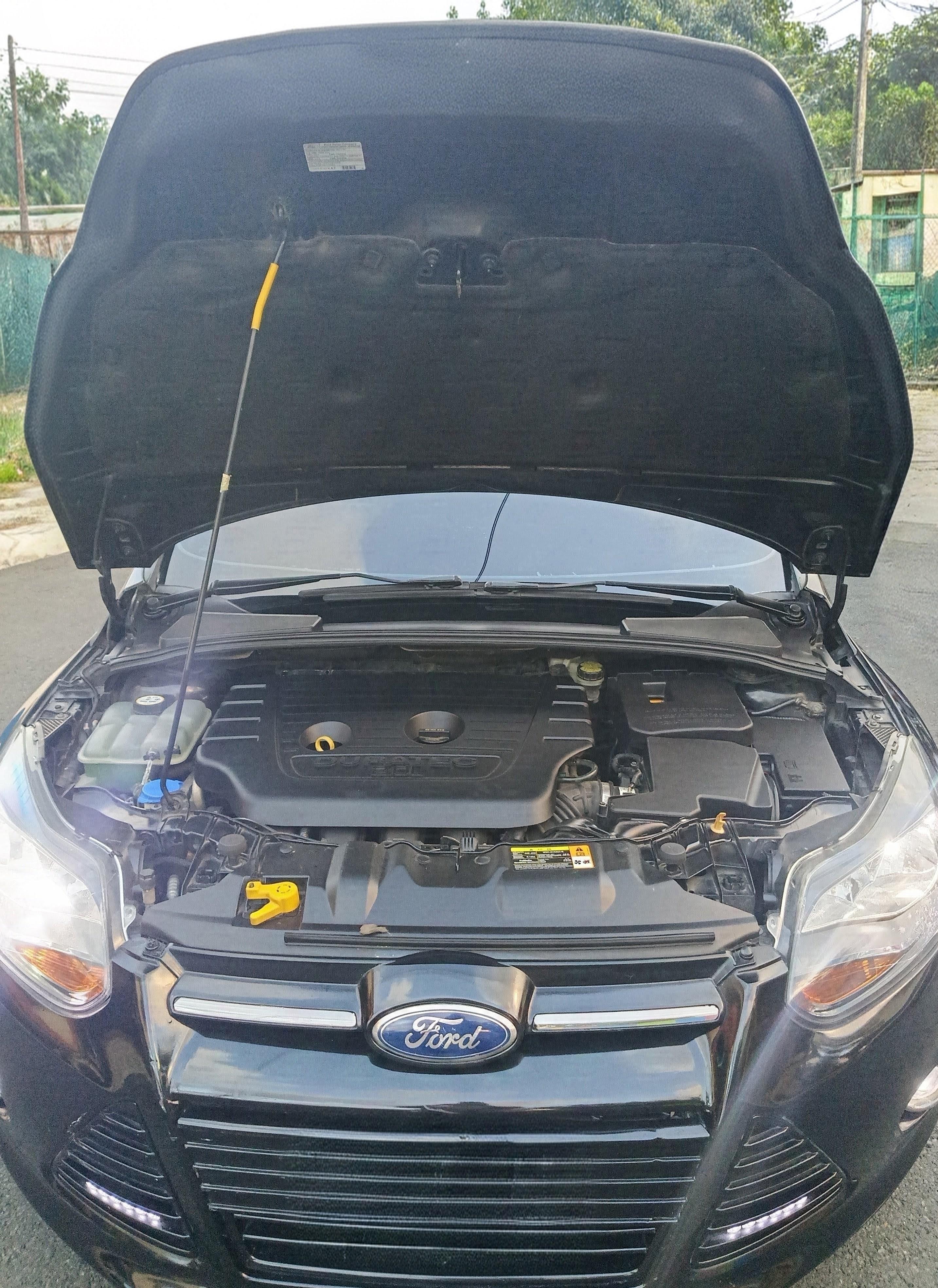 Ford Focus Titanium 12  Foto 7317835-7.jpg