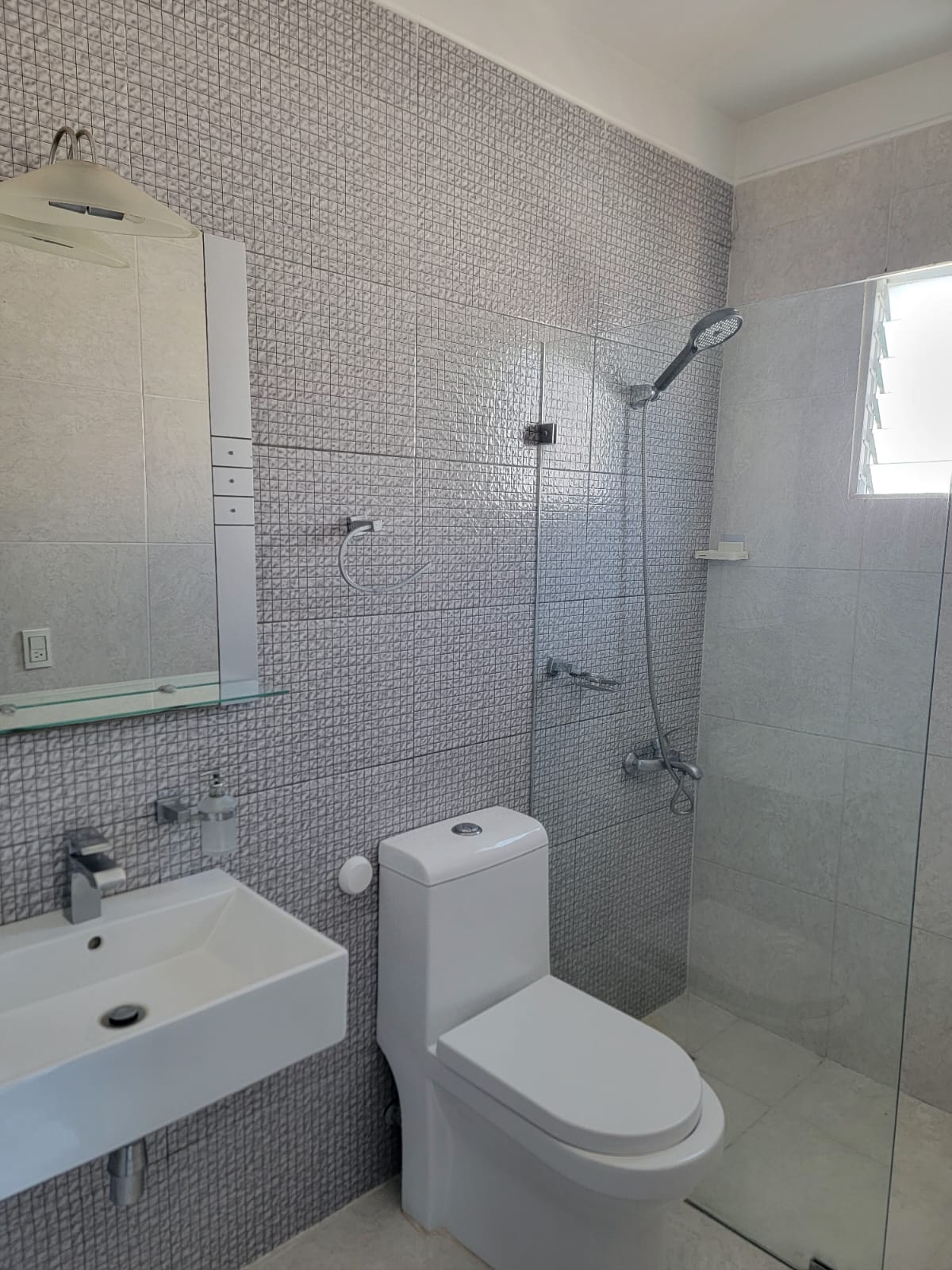 RENTO CONFORTABLE APARTAMENTO 4TO PISO 3 HAB 2 BAÑOS AREA SOCIAL SEGUR Foto 7317964-6.jpg