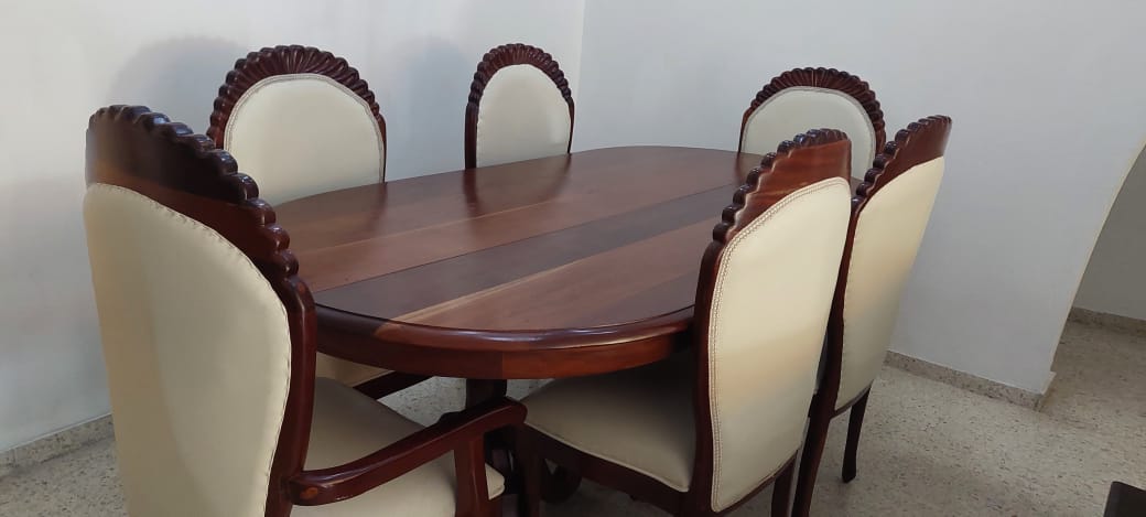 Comedor de caoba con 6 sillas – Excelente estado Foto 7318004-1.jpg