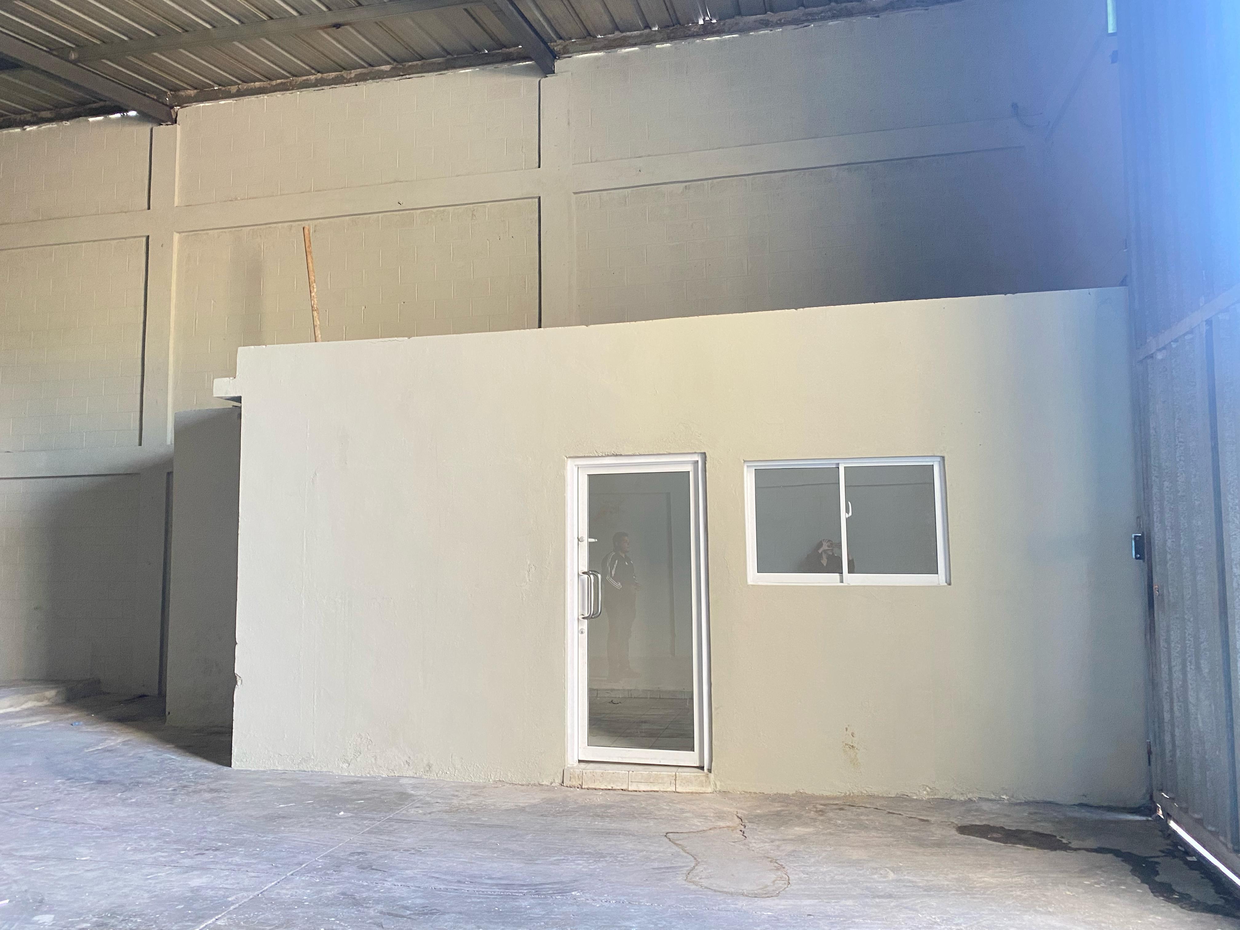 Nave Comercial en Alquiler  Villa Consuelo Santo Domingo Este Foto 7318132-8.jpg