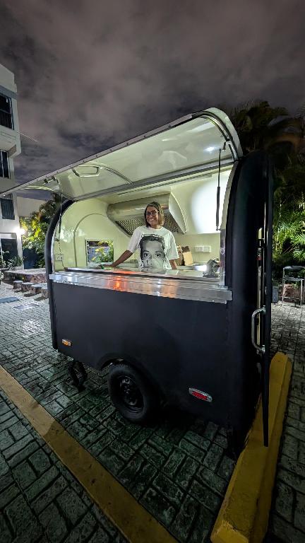 Café móvil o food truck  Foto 7318271-1.jpg
