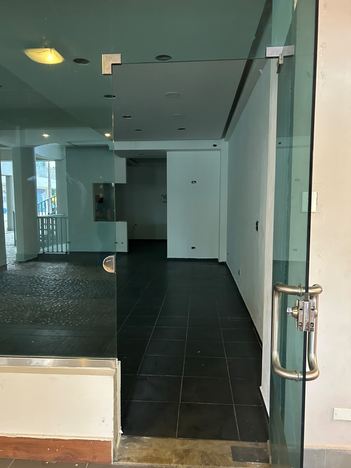 ???? LOCAL COMERCIAL EN ALQUILER  PLAZA BARCELONA Foto 7318592-3.jpg