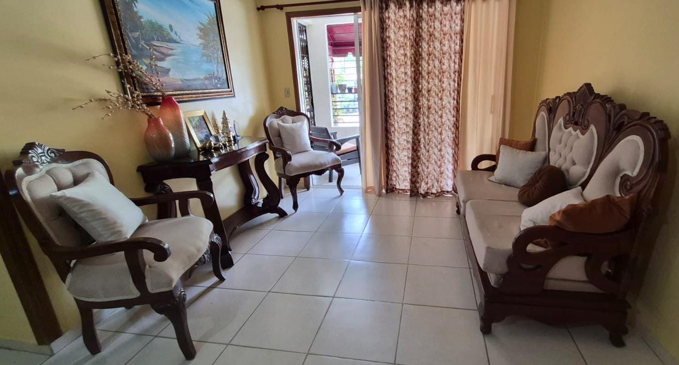 Venta de Juego de sala  En CAOBA SIn La Repisa - Negociable Foto 7318697-1.jpg