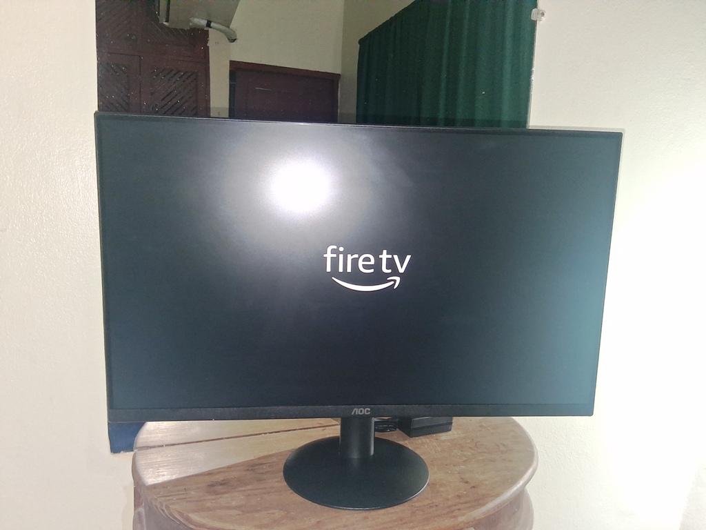 TV Monitor AOC 27” UltraSlim  Fire Stick HD  Alexa Echo Dot  Foto 7318740-3.jpg