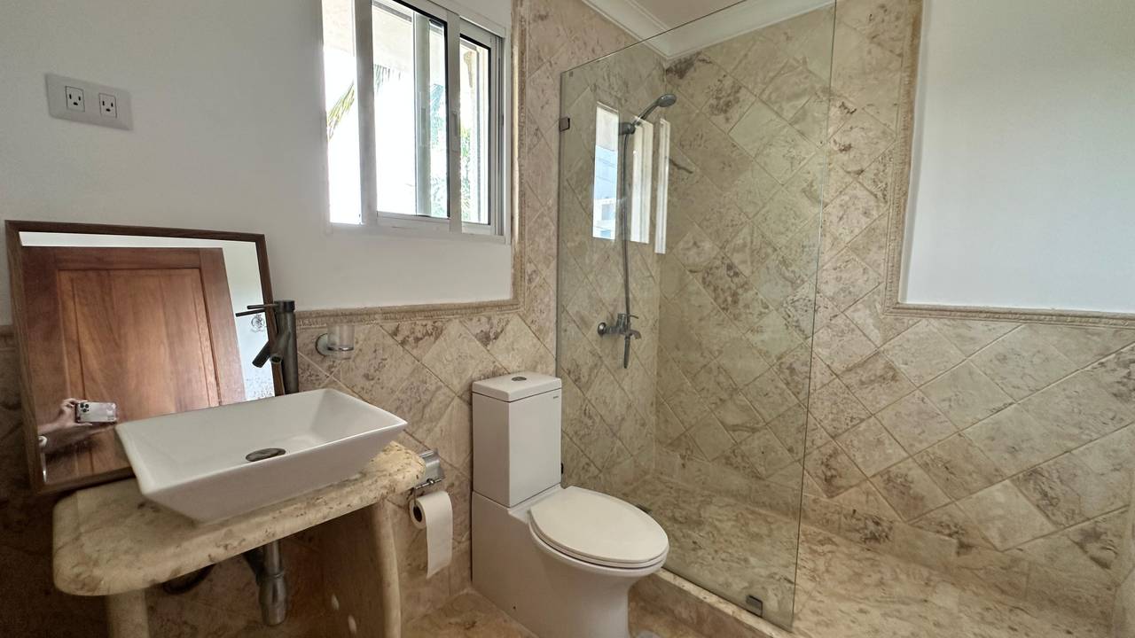 VILLA DÚPLEX AMUEBLADA EN VENTA – COSTA BRAVA PUNTA CANA VILLAGE  Foto 7319161-10.jpg