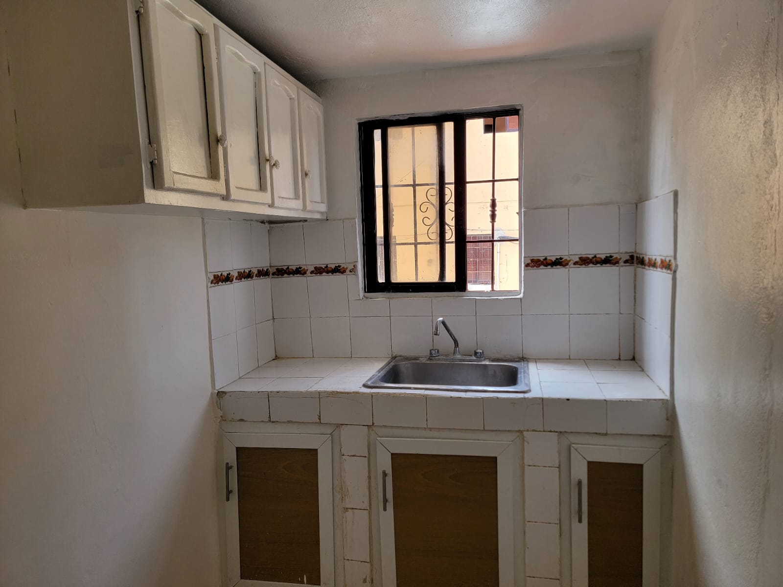 RENTO APARTAMENTO DE UNA HABITACION 2DO. PISO AV. SAN VICENTE STODGO.E Foto 7319409-4.jpg