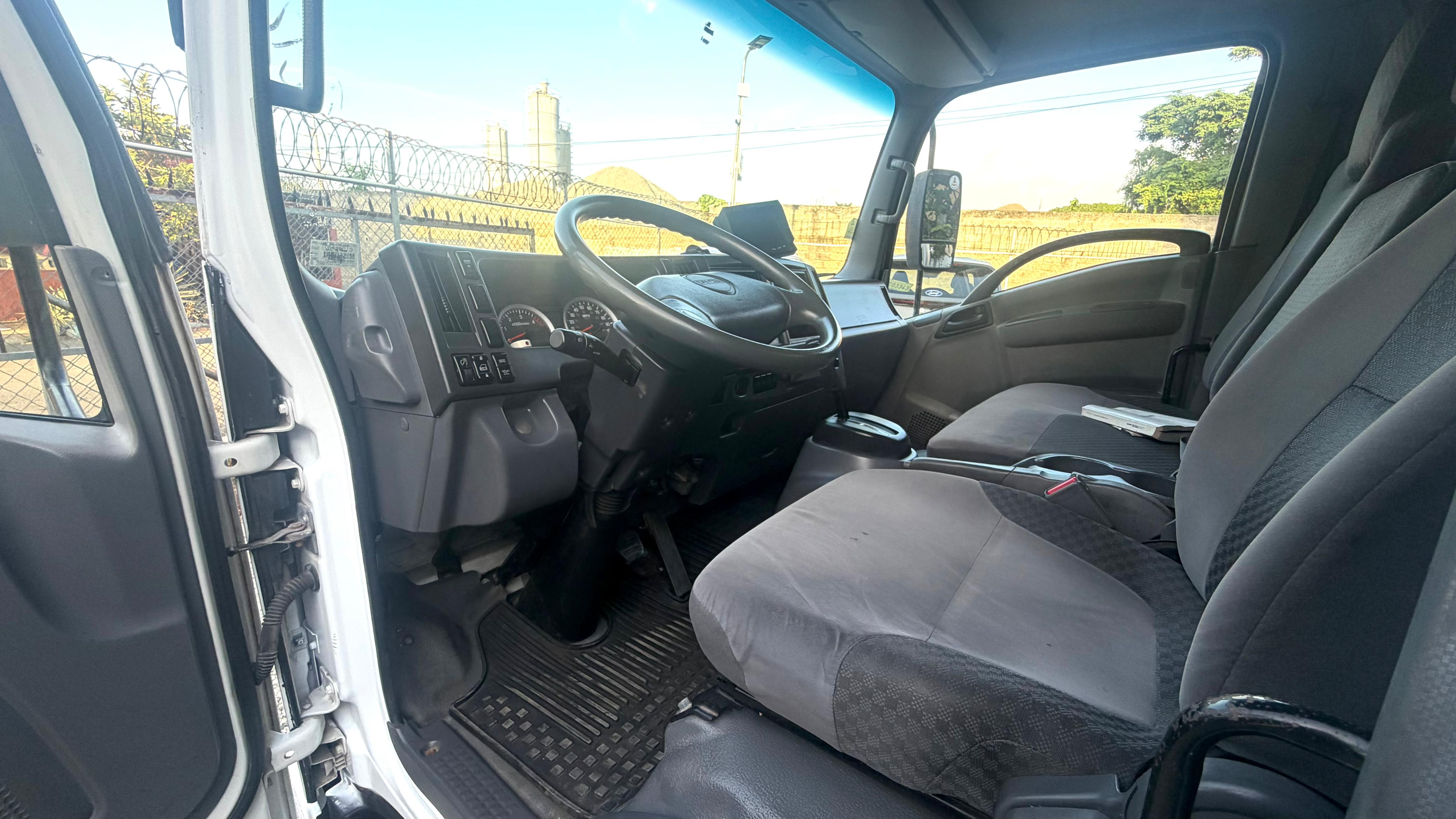 Camion Isuzu NPR 2013 Foto 7319611-4.jpg