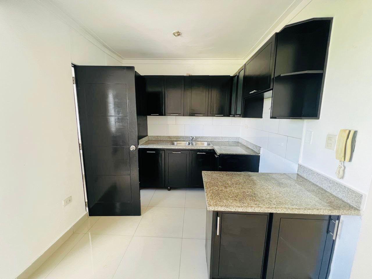 Rento Apartamento 2do Piso en la Autopista de San Isidro Residencial d Foto 7320003-12.jpg