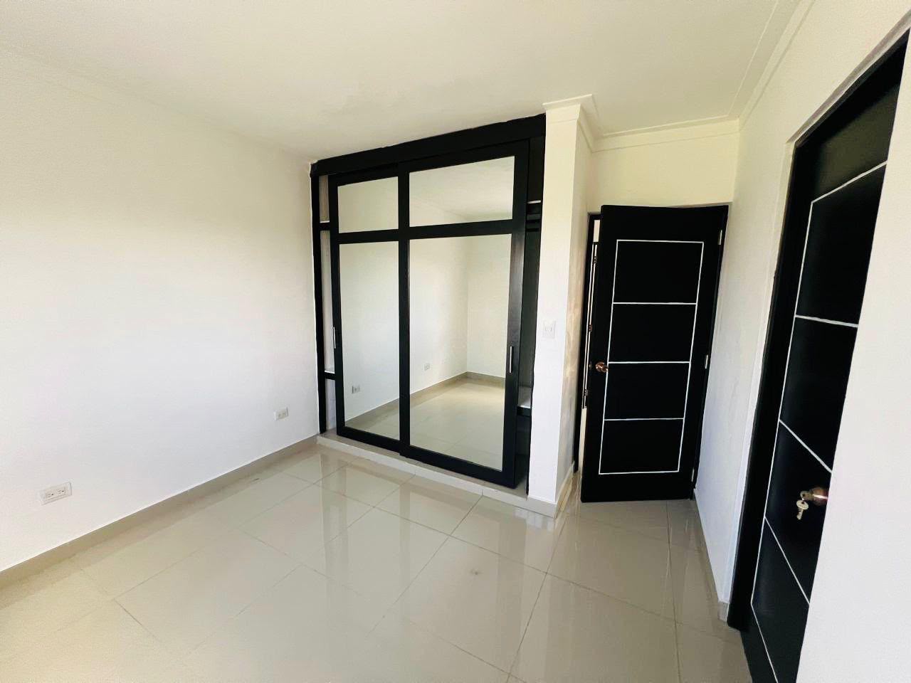Rento Apartamento 2do Piso en la Autopista de San Isidro Residencial d Foto 7320003-6.jpg