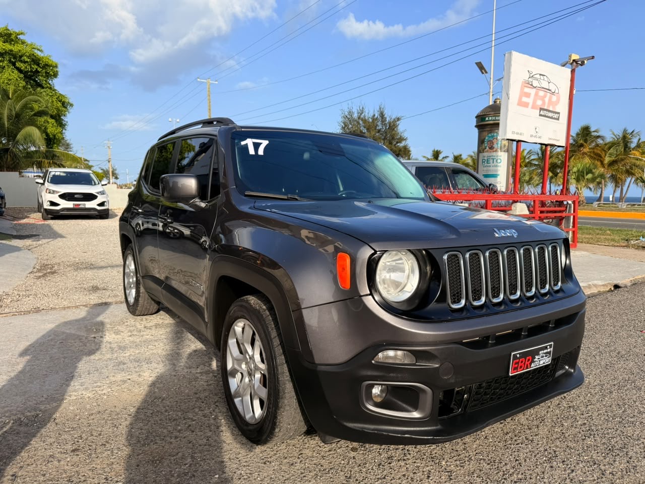 Jeep Renegade Latitude 2017 Foto 7320411-1.jpg