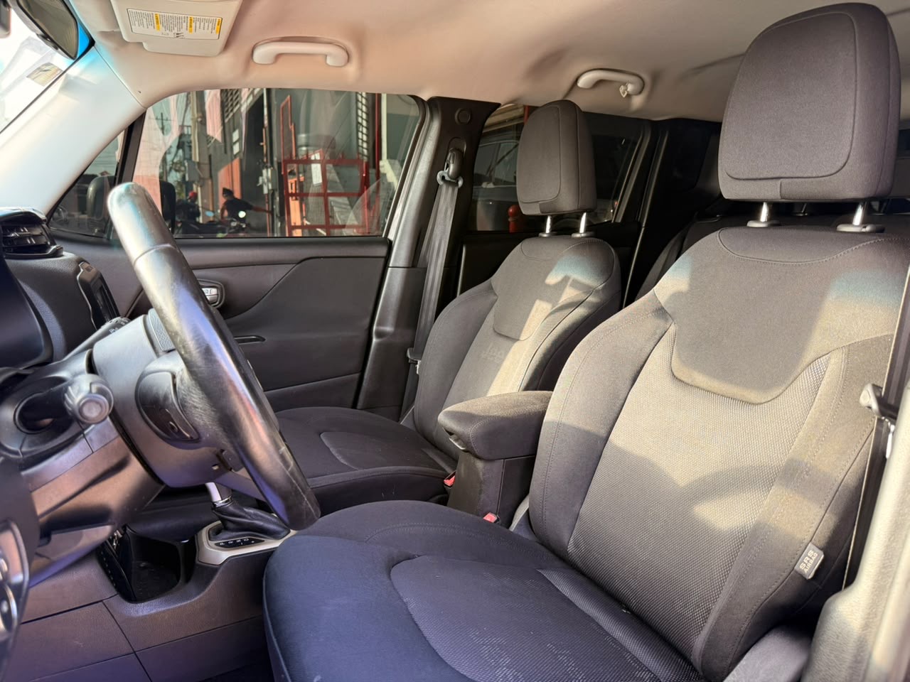 Jeep Renegade Latitude 2017 Foto 7320411-7.jpg