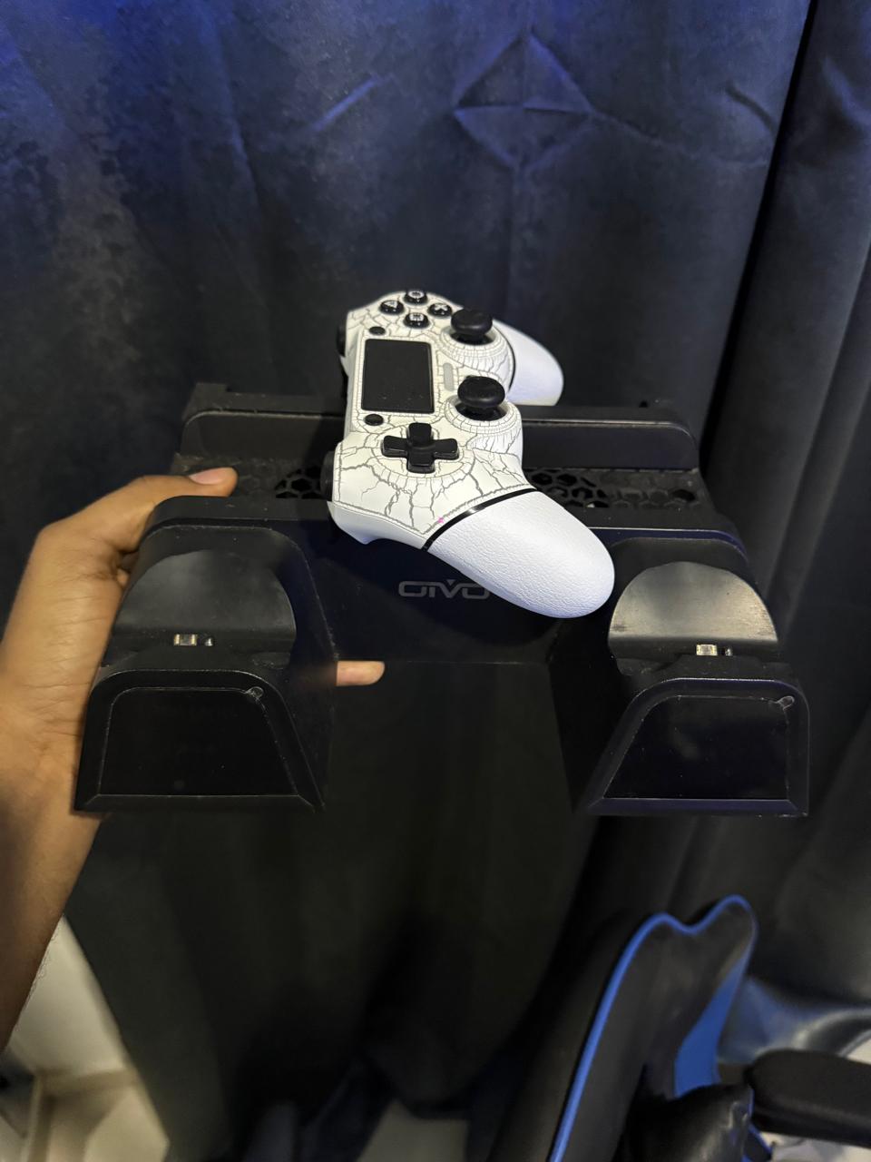 Playstation 4 Pro - 8 juegos en muy buen estado Foto 7320457-3.jpg