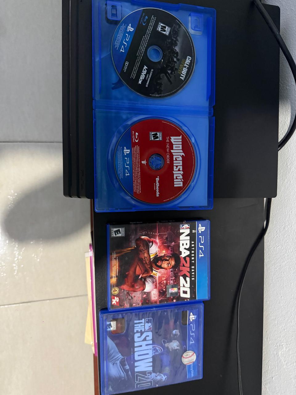 Playstation 4 Pro - 8 juegos en muy buen estado Foto 7320457-5.jpg