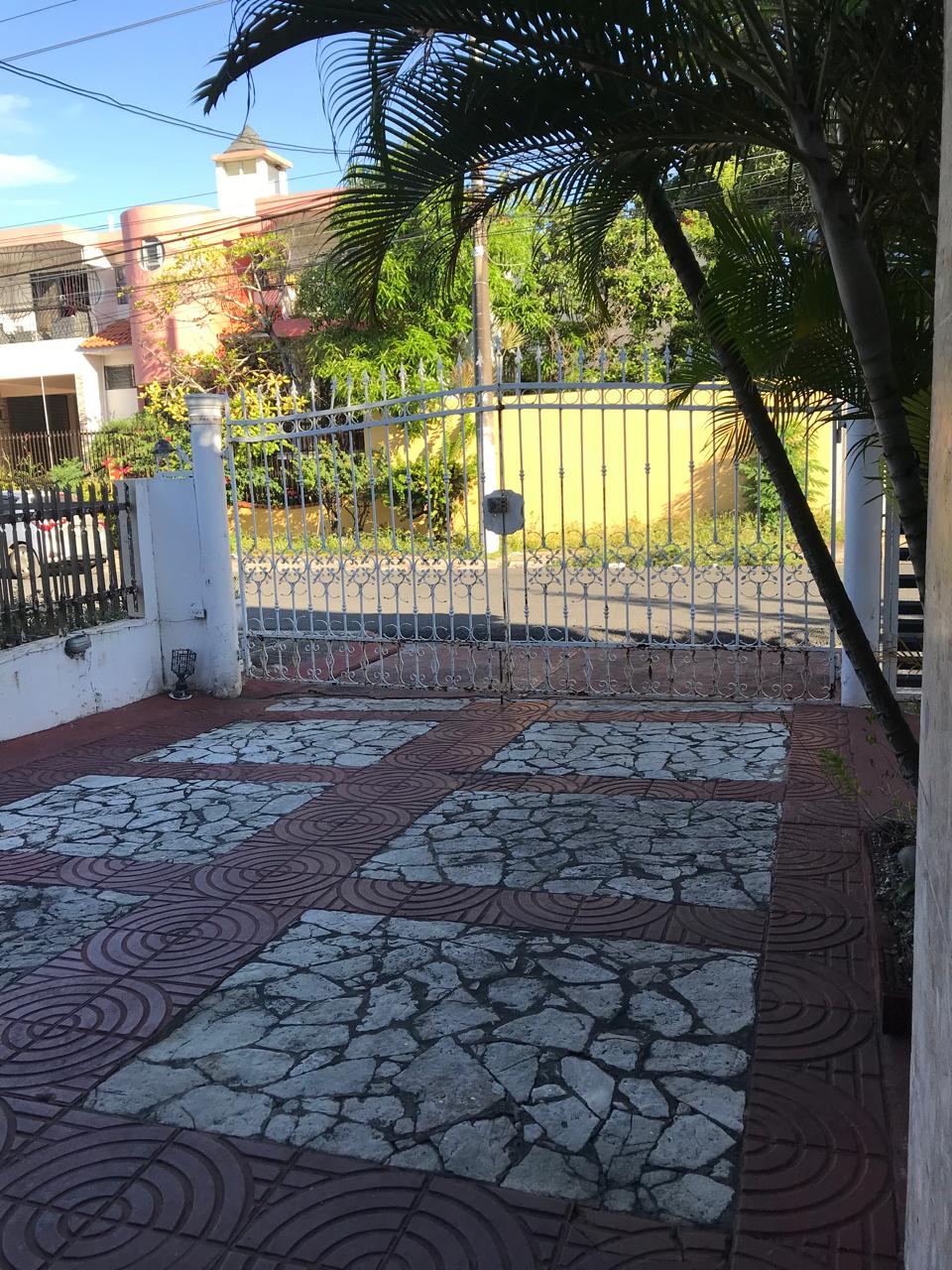CASA EN VENTA PRÓXIMA AL CITY CENTER – REPARTO LOS TRES OJOS Foto 7320688-9.jpg