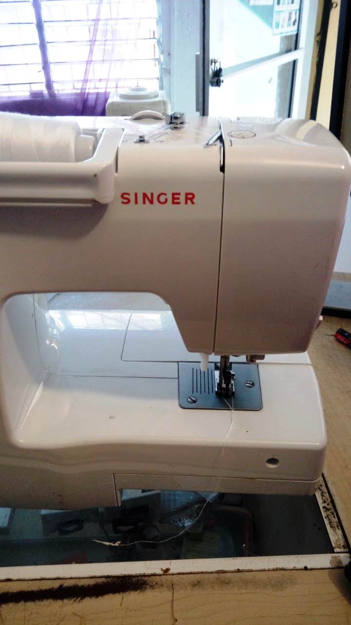 SE VENDE MAQUINA DE COSER ELECTRICA MARCA SINGER Foto 7320723-3.jpg