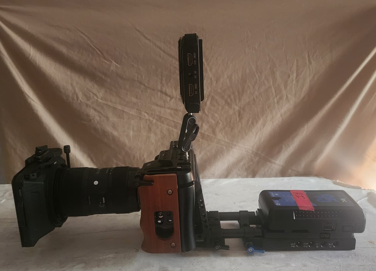 Vendo BlackMagic 6K full con lente y bateria V-Mount Foto 7321015-1.jpg