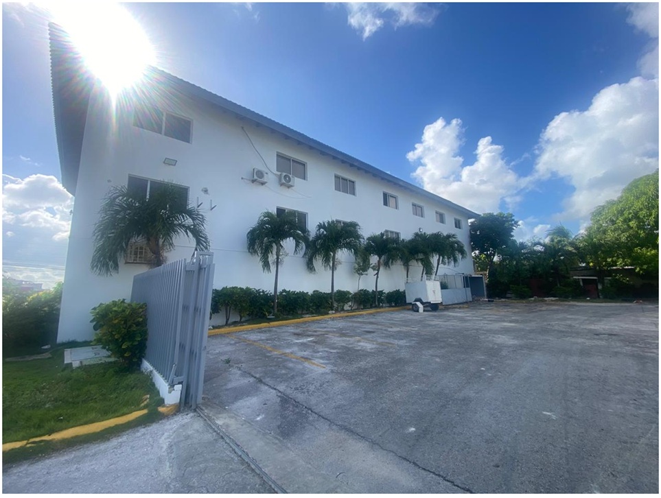 Vendo Local Comercial de 485 Mts.2 en Av. Estados Unidos BAVARO por de Foto 7321046-7.jpg