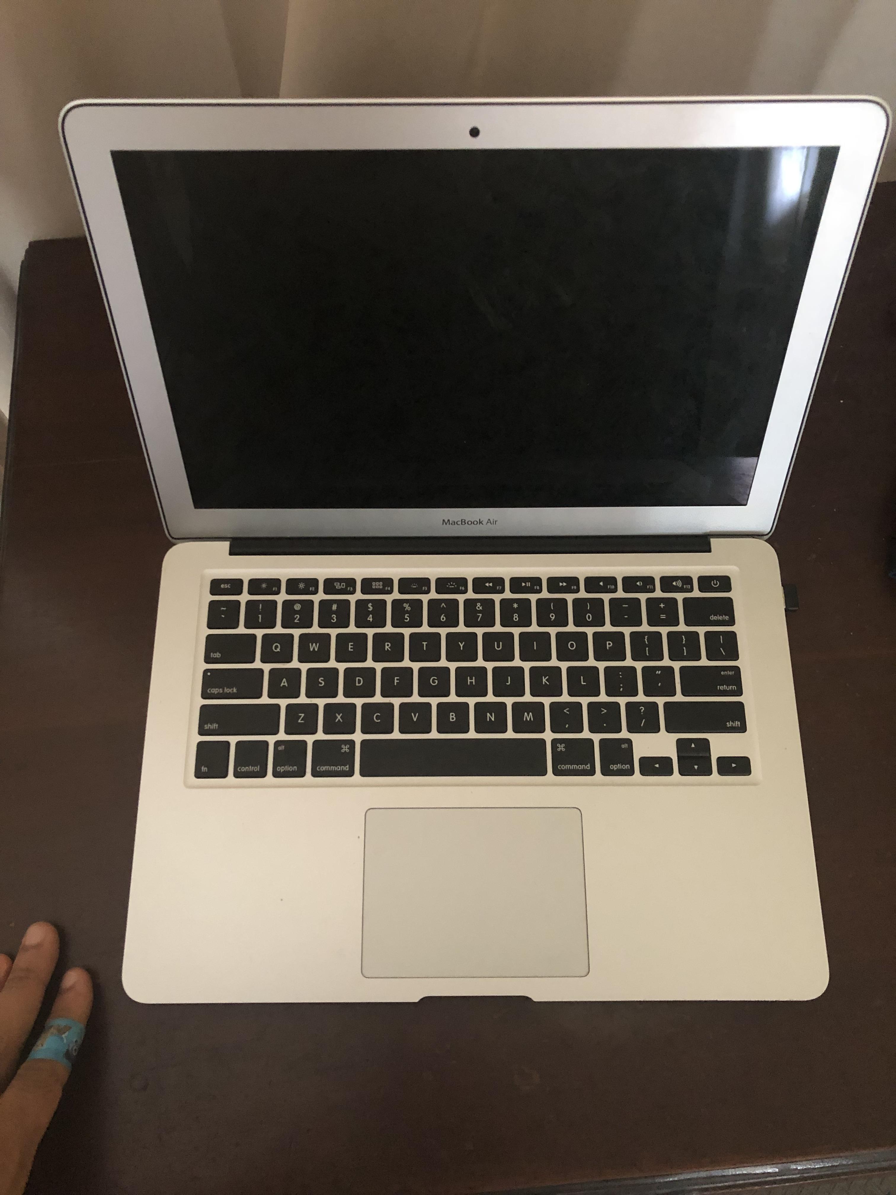 Vendó Apple MAC BOOK AIR 13” i5 4r 2017 es para piezas dejo de prender Foto 7321265-11.jpg