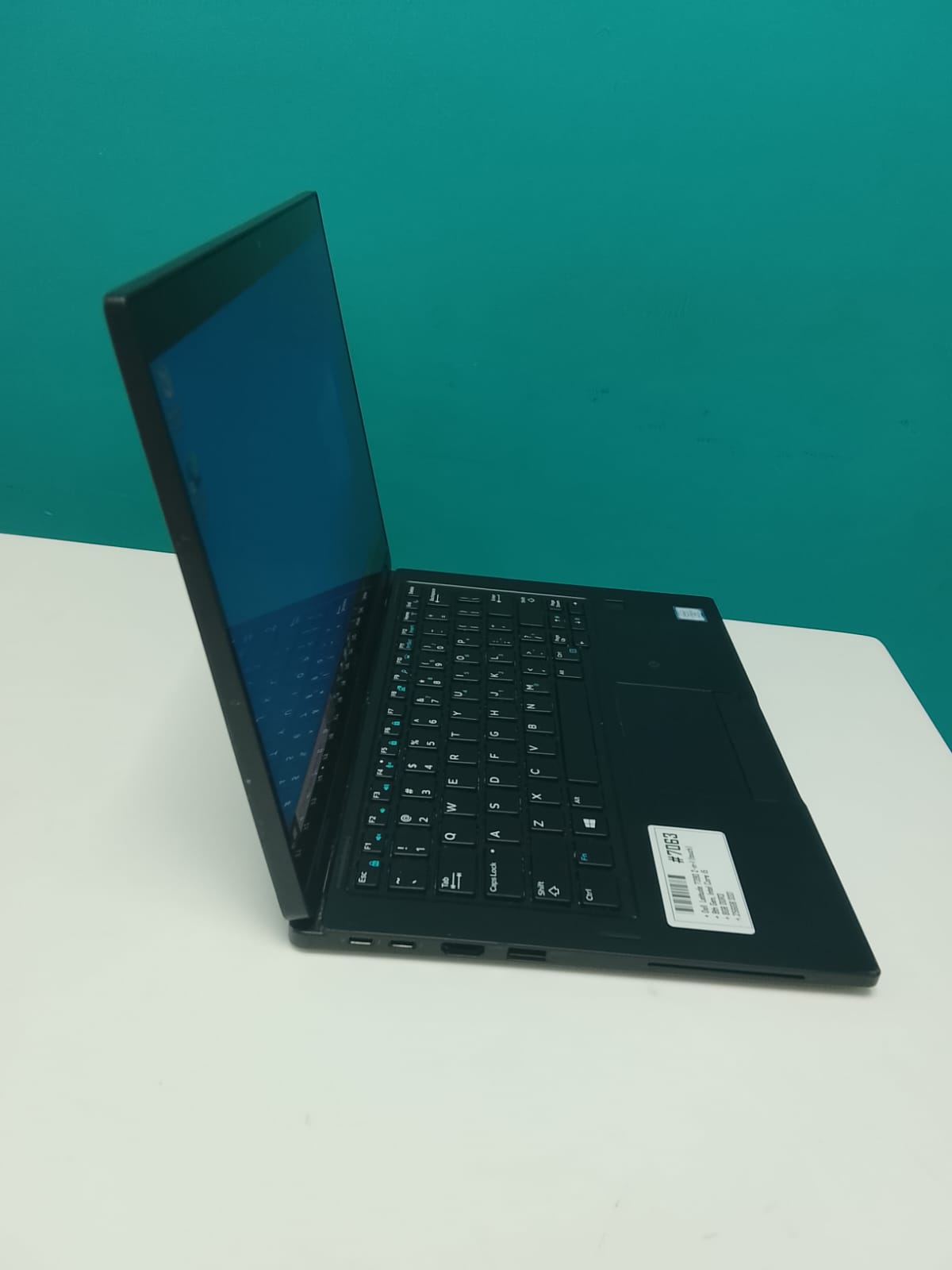 Dell Latitude 7390 2-in1 touch 8th Gen Intel core i5 8GB 256 SSD  Foto 7321298-4.jpg