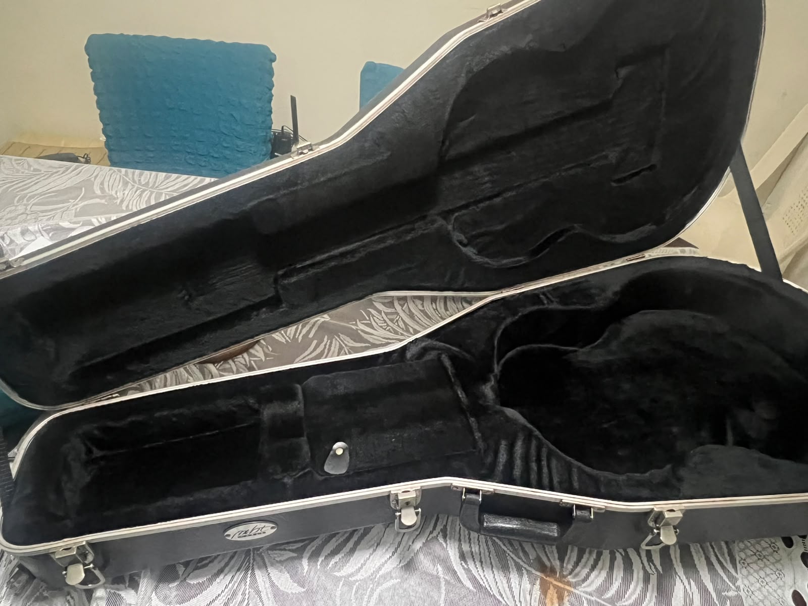Vendo Estuche para guitarra Foto 7321534-4.jpg