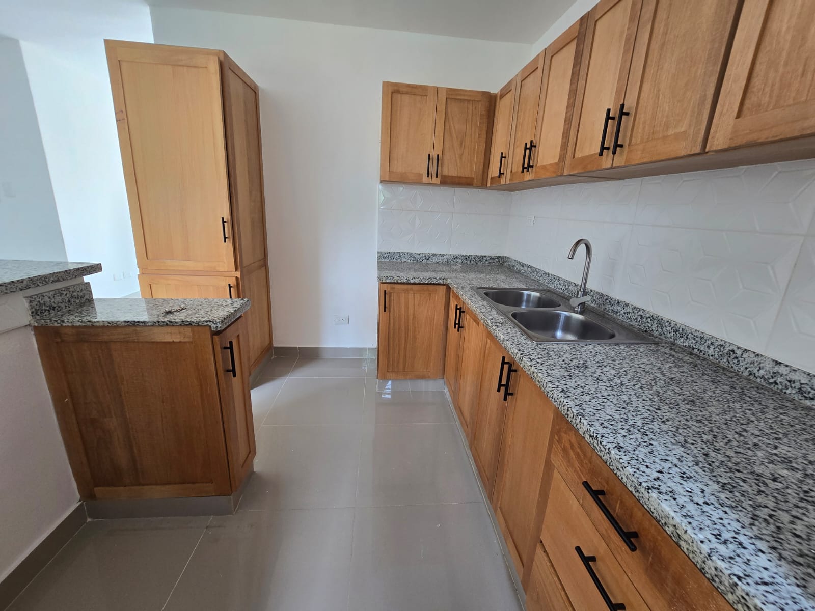 Apartamento en 2do Piso Detrás de la Embajada Americana Residencial Au Foto 7321895-5.jpg