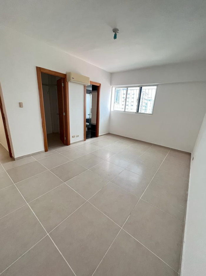 Apartamento con Linea Blanca en Evaristo Morales  Foto 7321940-11.jpg