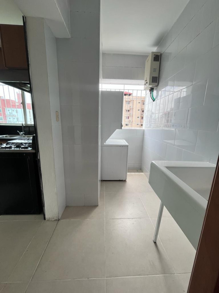 Apartamento con Linea Blanca en Evaristo Morales  Foto 7321940-3.jpg