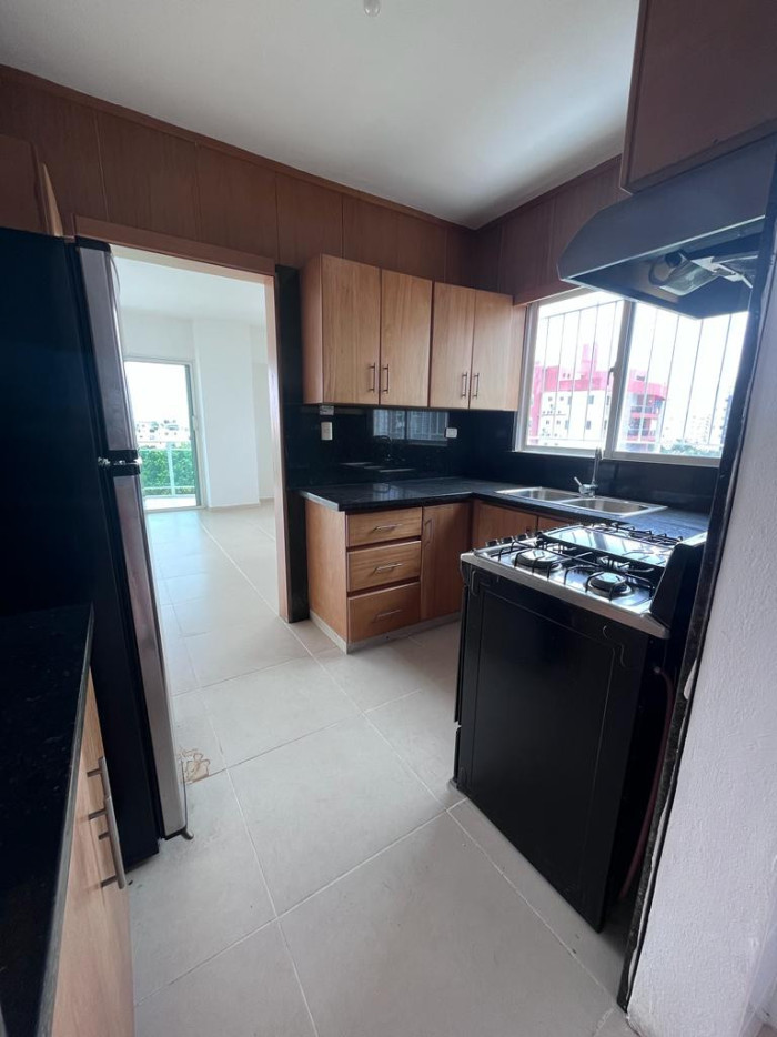 Apartamento con Linea Blanca en Evaristo Morales  Foto 7321940-7.jpg