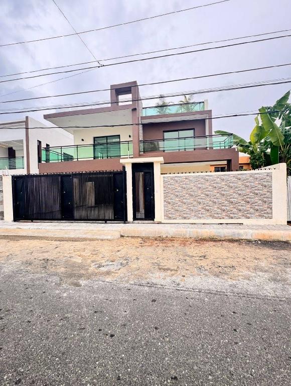 Venta de Hermosa Casa en Prado Oriental – Santo Domingo Este Foto 7322034-1.jpg