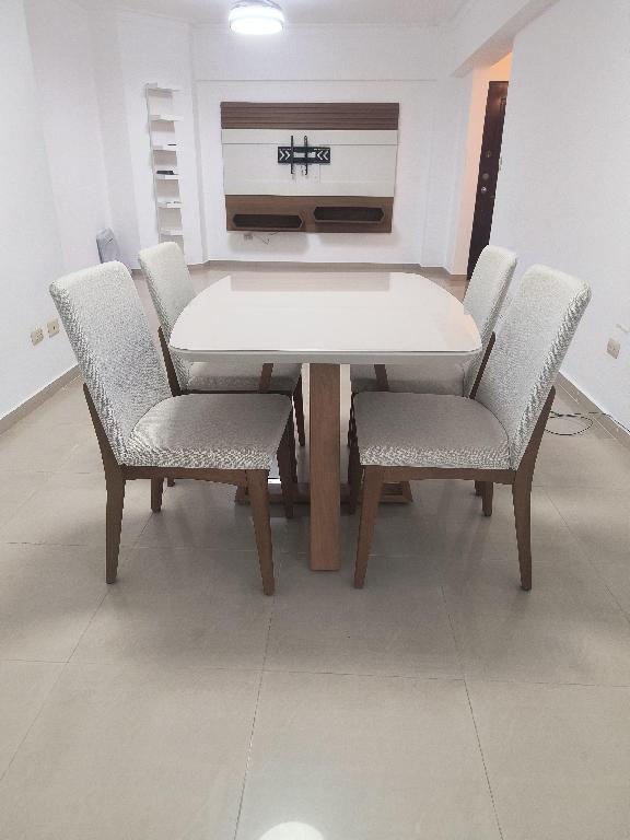 Mesa de comedor de 4 sillas con tope de cristal Foto 7322383-2.jpg