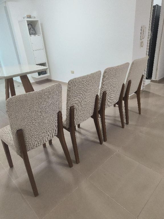 Mesa de comedor de 4 sillas con tope de cristal Foto 7322383-4.jpg