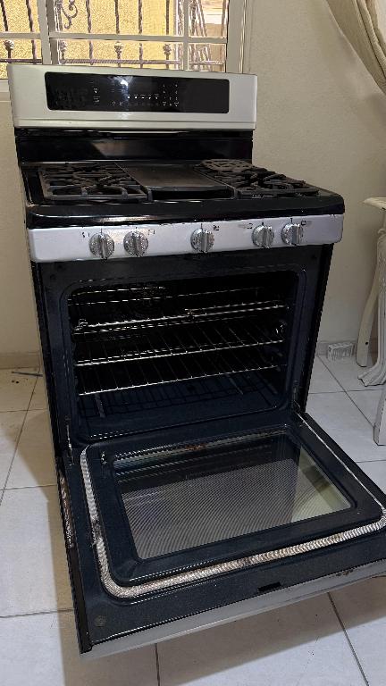 Estufa Frigidaire Gallery de 5 quemadores con plancha Foto 7322389-2.jpg