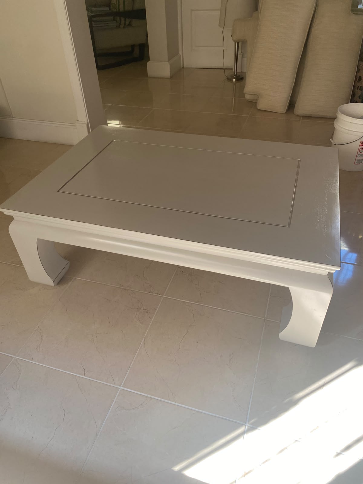 Mesa blanca de roble Foto 7322479-1.jpg