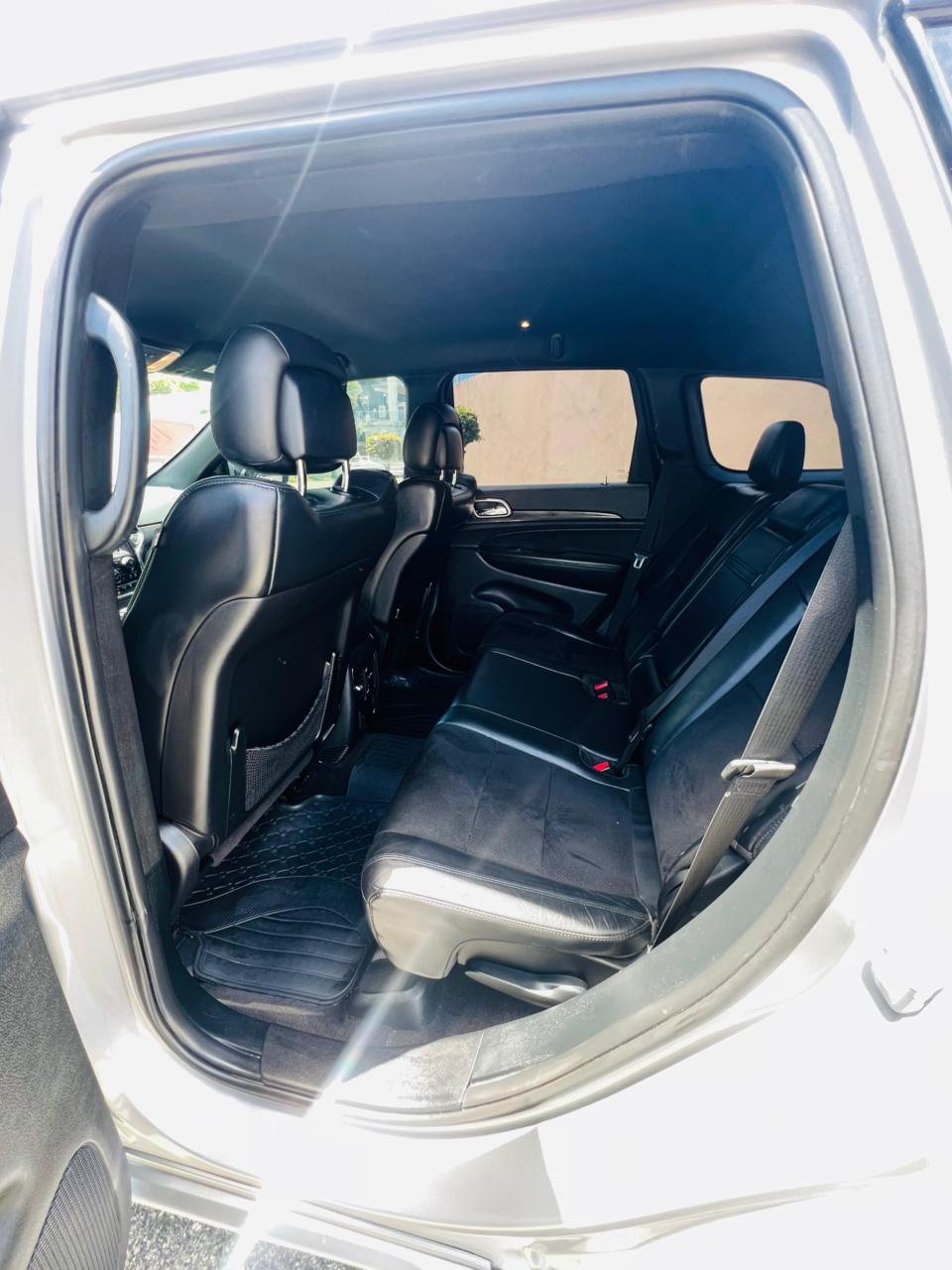Jeep Grand Cherokee Modelo Laredo  Año 2018  4x4  Foto 7322579-12.jpg