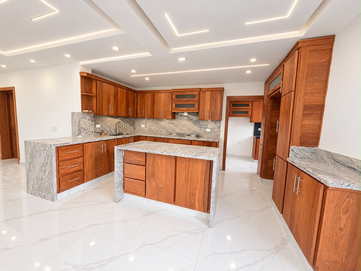  Casa de Lujo en Venta con Piscina ???? Autopista de San Isidro Prado  Foto 7322593-12.jpg